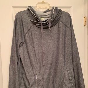 Gray sweatshirt with bunches neck